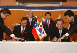 Reunión Bilateral con Presidente de Corea y Firma de Acuerdo de Cooperación y Asistencia en Asunt...