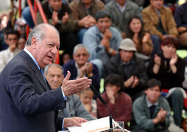 Entrega de Bonos Agricolas en Paine