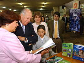 Presidente de la República Visita Bodega de Acopio de Textos Escolares