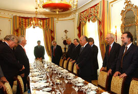 El Presidente Ricardo Lagos llega al Reino Unido de Gran Bretaña y sostiene Almuerzo con Editoria...