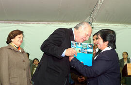 Entrega de Títulos de Dominio y visita las obras de mejoramiento del Asentamiento Pantanosa