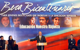 Entrega Becas Bicentenario