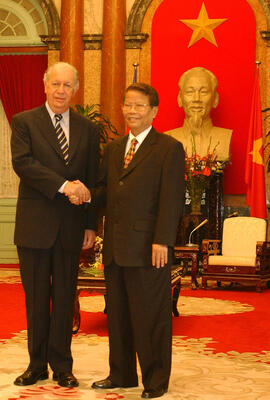 El Presidente Ricardo Lagos, en visita a Vietnam