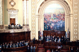 Asiste a sesión solemne de la Asamblea Nacional de Uruguay