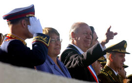 Presidente Lagos Asiste a Parada Militar 2004