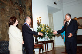 El Presidente Ricardo Lagos saluda a autoridades nacionales y extranjeras