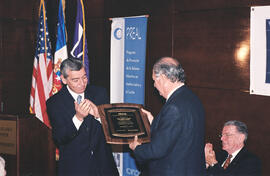 Recibe premio Interamerican Dialogue