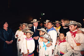 Presentación grupo folclórico de niños colombianos Vallenatos
