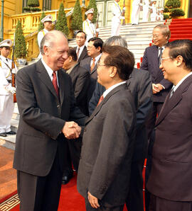 El Presidente Ricardo Lagos, en visita a Vietnam