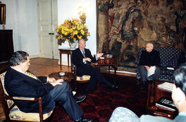 Recibe al Padre Renato Poblete y a Mario Kreutzberger