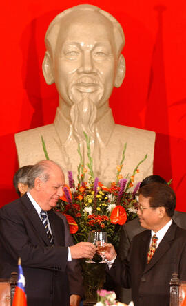 El Presidente Ricardo Lagos, en visita a Vietnam