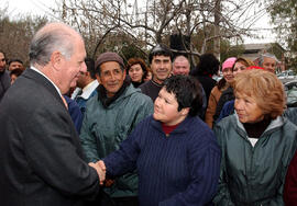 Presidente de la República Visita a Paciente Auge