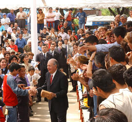 Encuentro con familias que participan en programas sociales del Gobierno