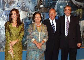 Fotografía y Saludo del Presidente de la República con Presidente de Argentina y su Esposa