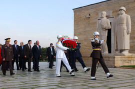 Ofrenda Floral tumba de Ataturk