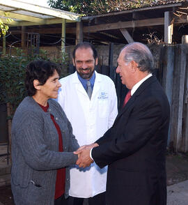 Visita a la señora Marta Avendaño, beneficiada por el plan piloto Auge, Independencia