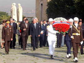 Ofrenda Floral tumba de Ataturk