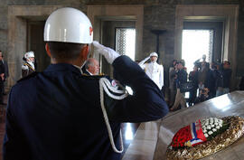 Ofrenda Floral tumba de Ataturk